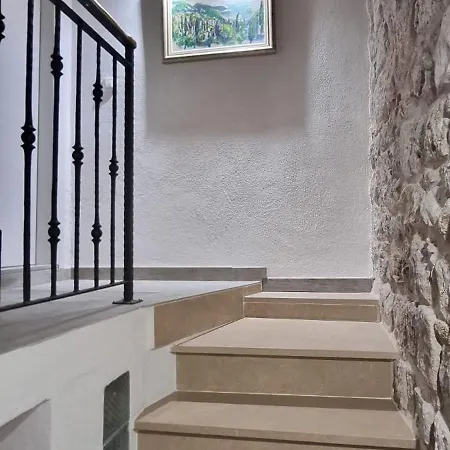 Lorenzo Old Town Apartment *